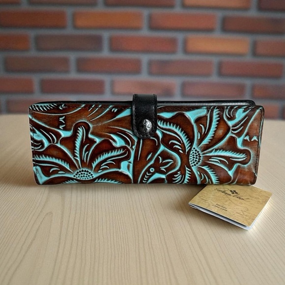 Patricia Nash Handbags - Patricia Nash Marotta Card Holder